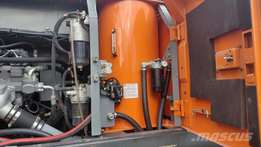 Hitachi ZX220W-5B Ratasekskavaatorid