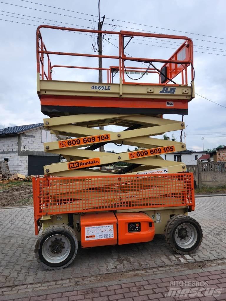 JLG E 4069 LE Käärtõstukid