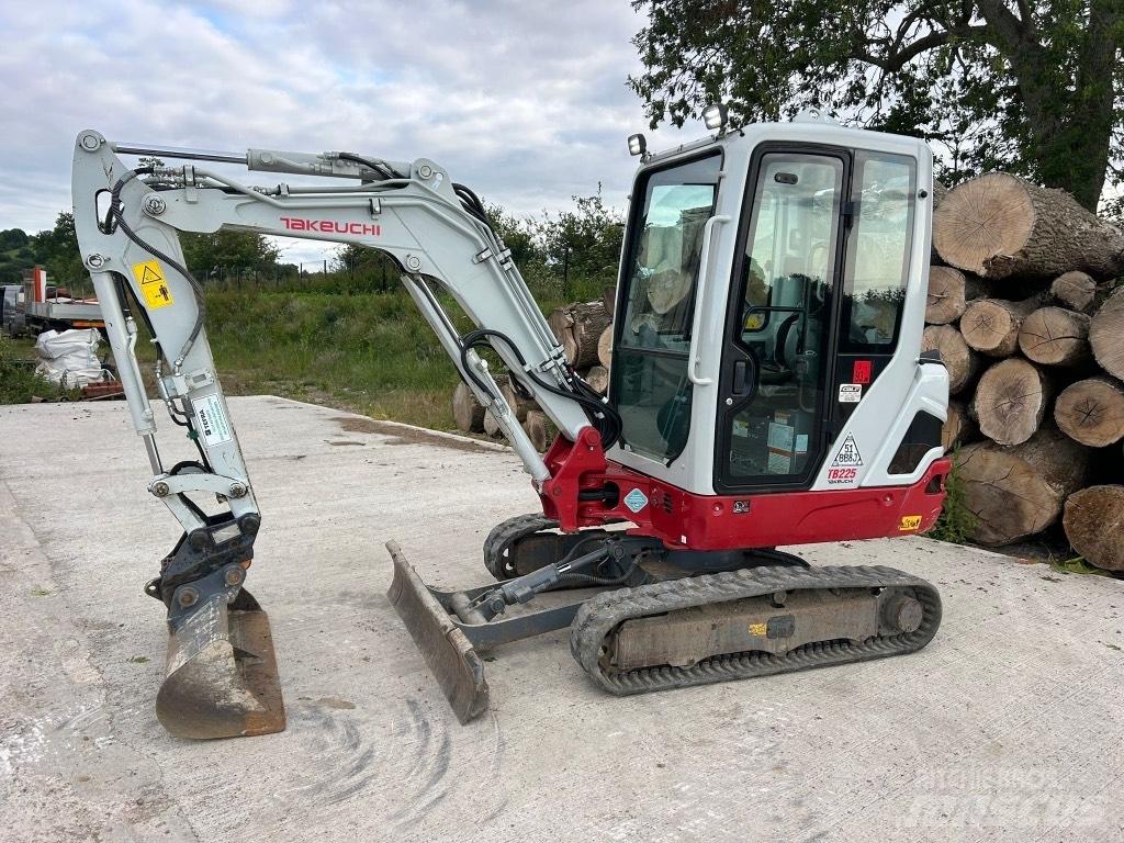 Takeuchi TB 225 Miniekskavaatorid < 7 t