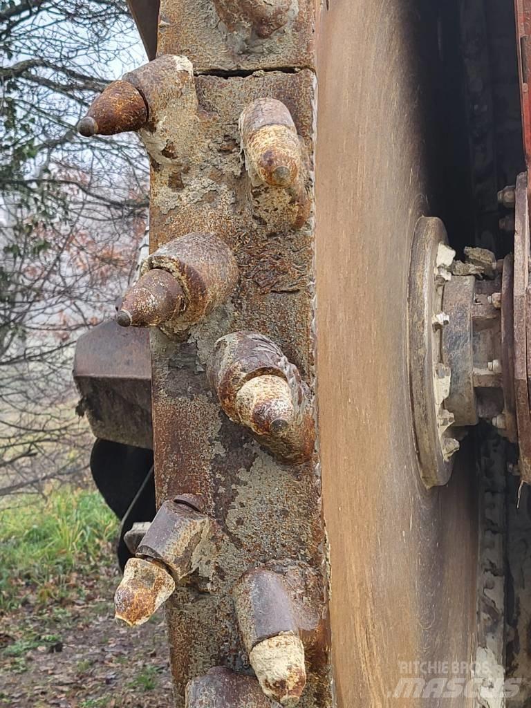Ditch Witch RT125 Pinnaselõikurid