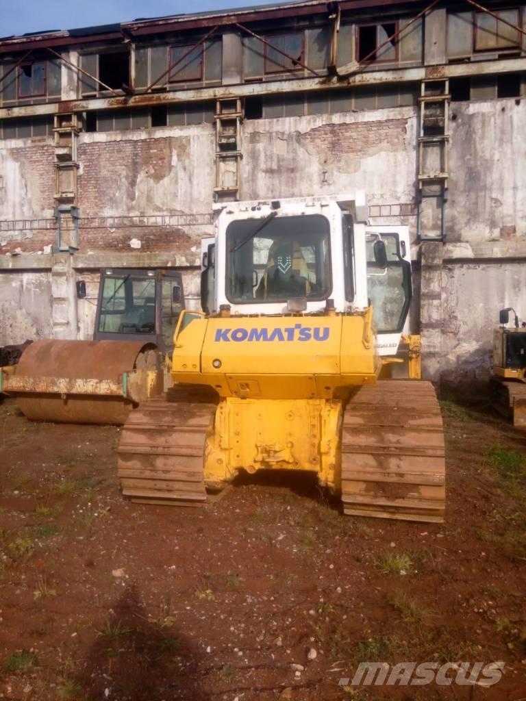 Komatsu D 61 PX-15 Buldooserid