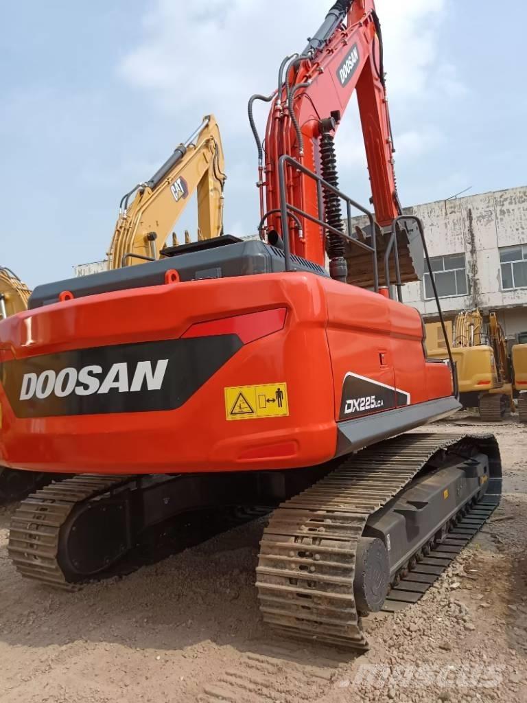 Doosan DX 225 LC Roomikekskavaatorid