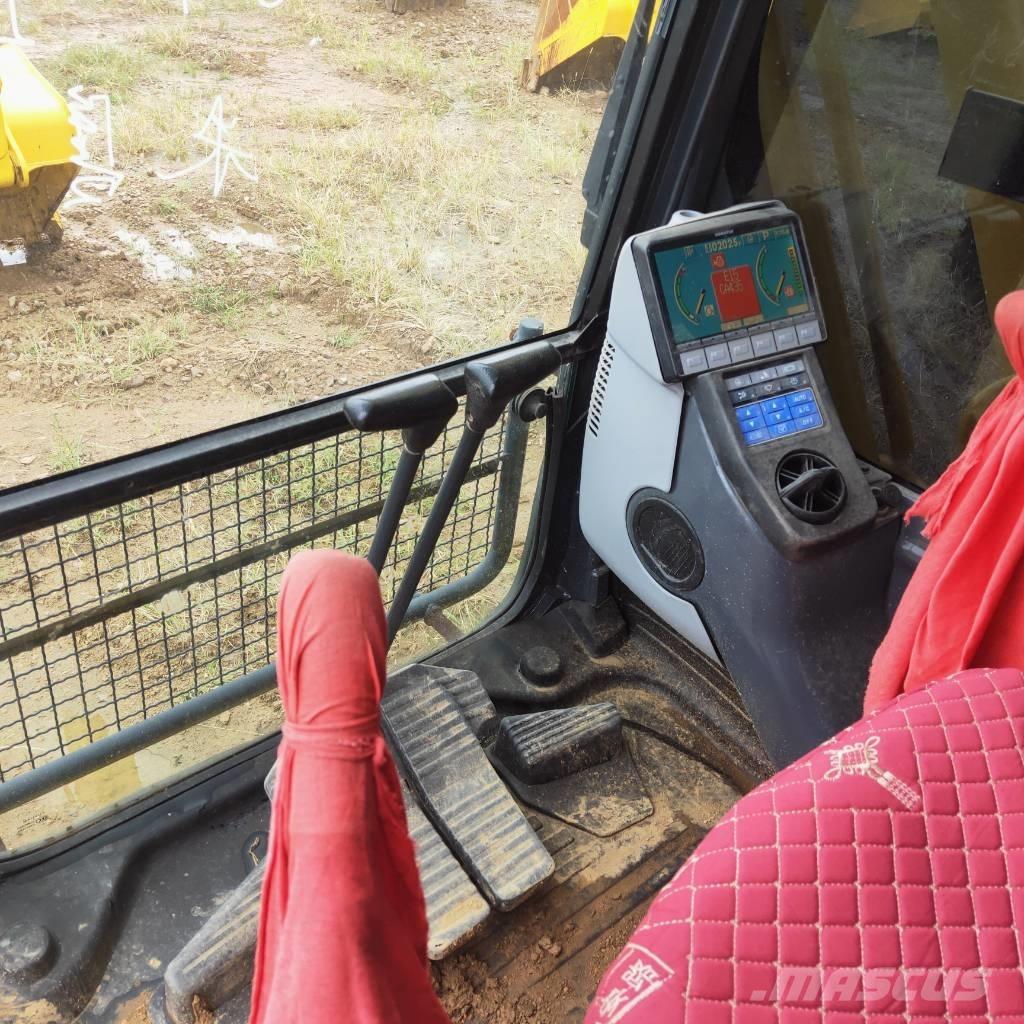 Komatsu PC200-8 Roomikekskavaatorid