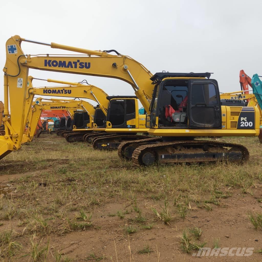 Komatsu PC200-8 Roomikekskavaatorid