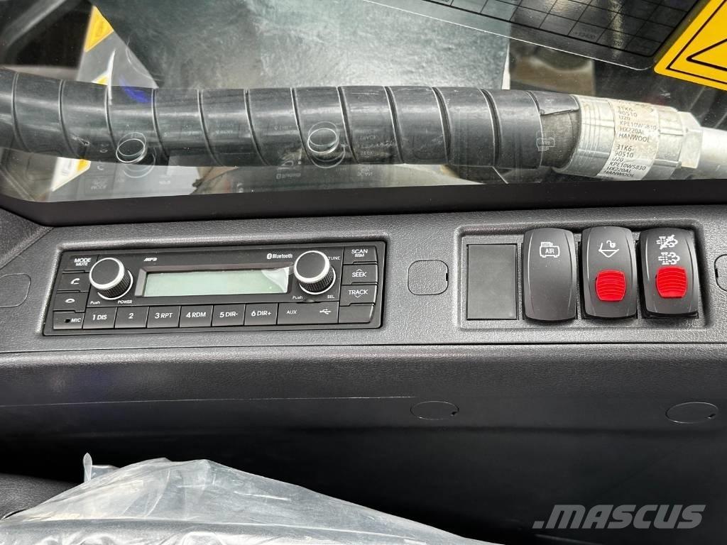 Hyundai HX 220 AL Roomikekskavaatorid