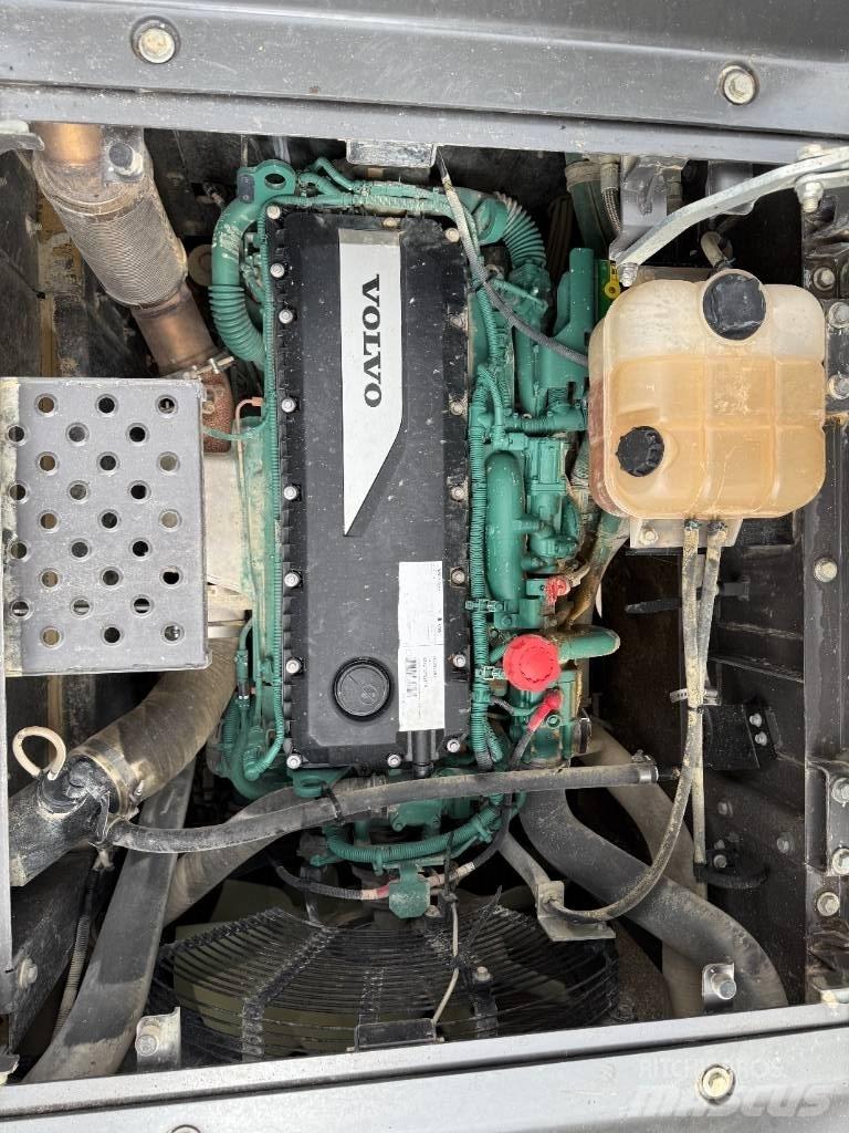 Volvo EC 300 EL Roomikekskavaatorid