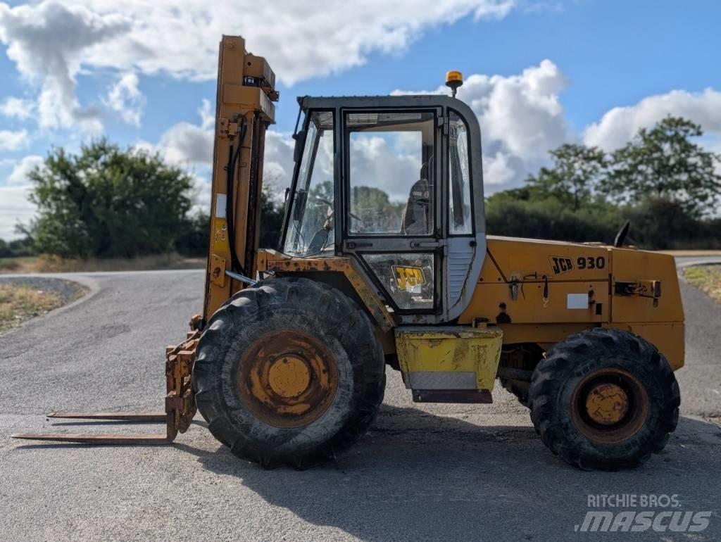 JCB 930 Maastikutõstukid