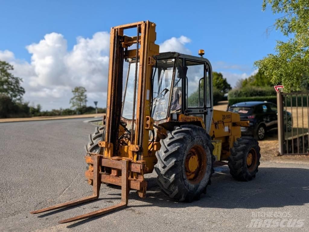 JCB 930 Maastikutõstukid