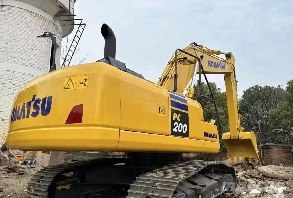 Komatsu PC 200-8 Roomikekskavaatorid