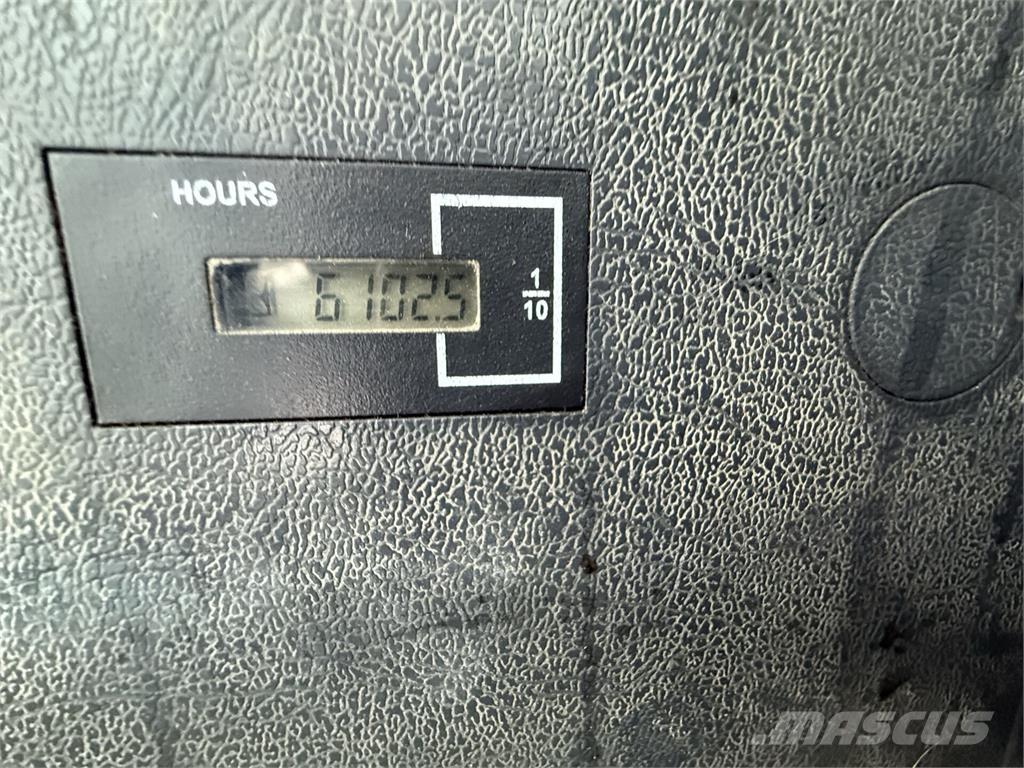 Hyundai HX140 HWC Roomikekskavaatorid