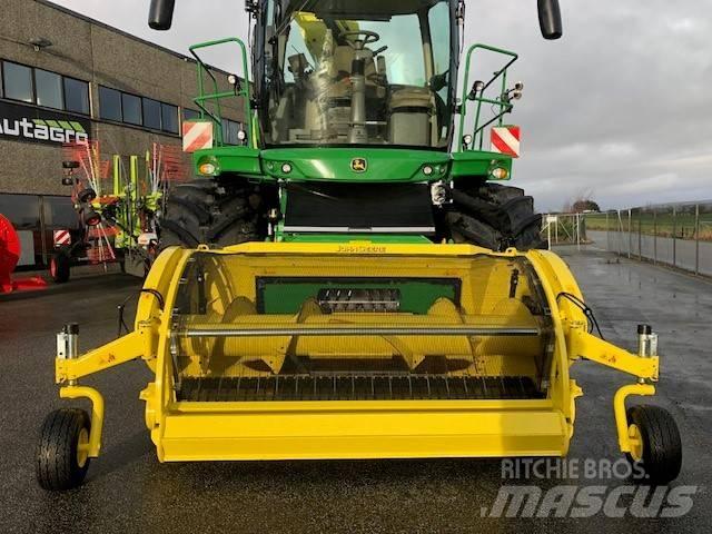 John Deere 8200 i Silokombainid