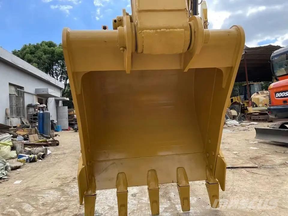 CAT 320C Roomikekskavaatorid
