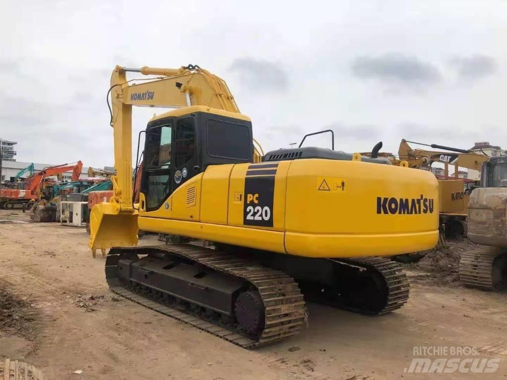 Komatsu PC 220-7 Roomikekskavaatorid