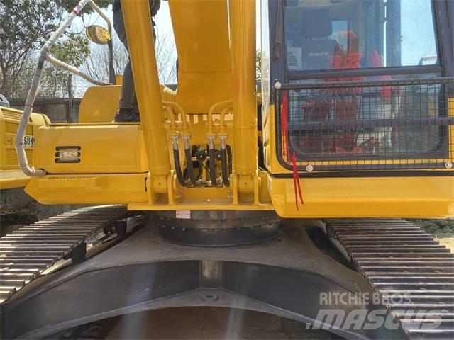 Komatsu PC 220-8 Roomikekskavaatorid