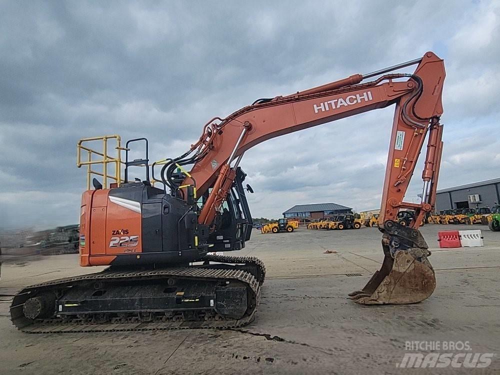 Hitachi ZX225USLC-7 Roomikekskavaatorid
