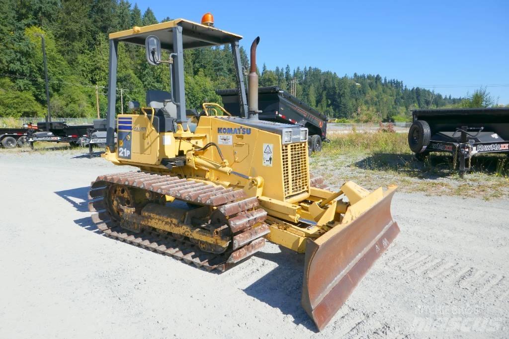 Komatsu D 21 P-8 Buldooserid