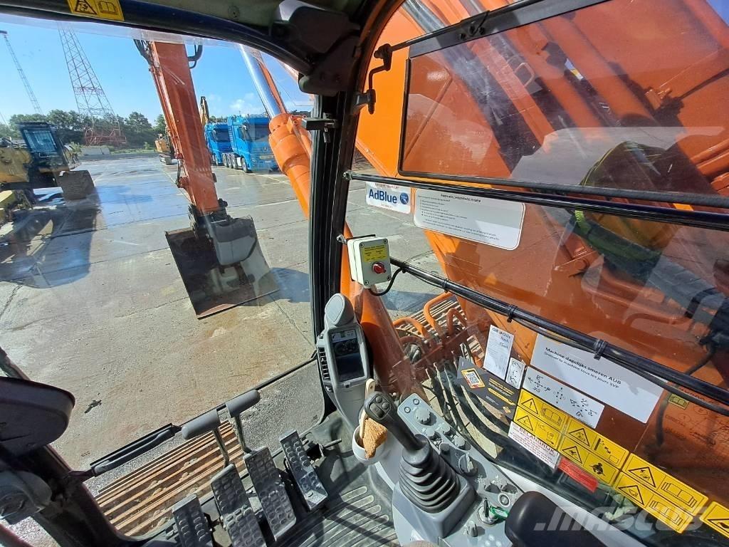 Hitachi ZX300LC-6 Roomikekskavaatorid