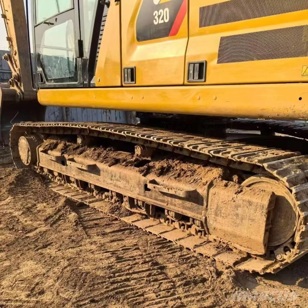 CAT 320D Roomikekskavaatorid