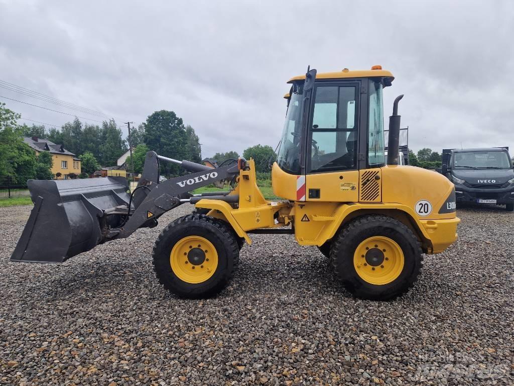Volvo L 30 Rataslaadurid