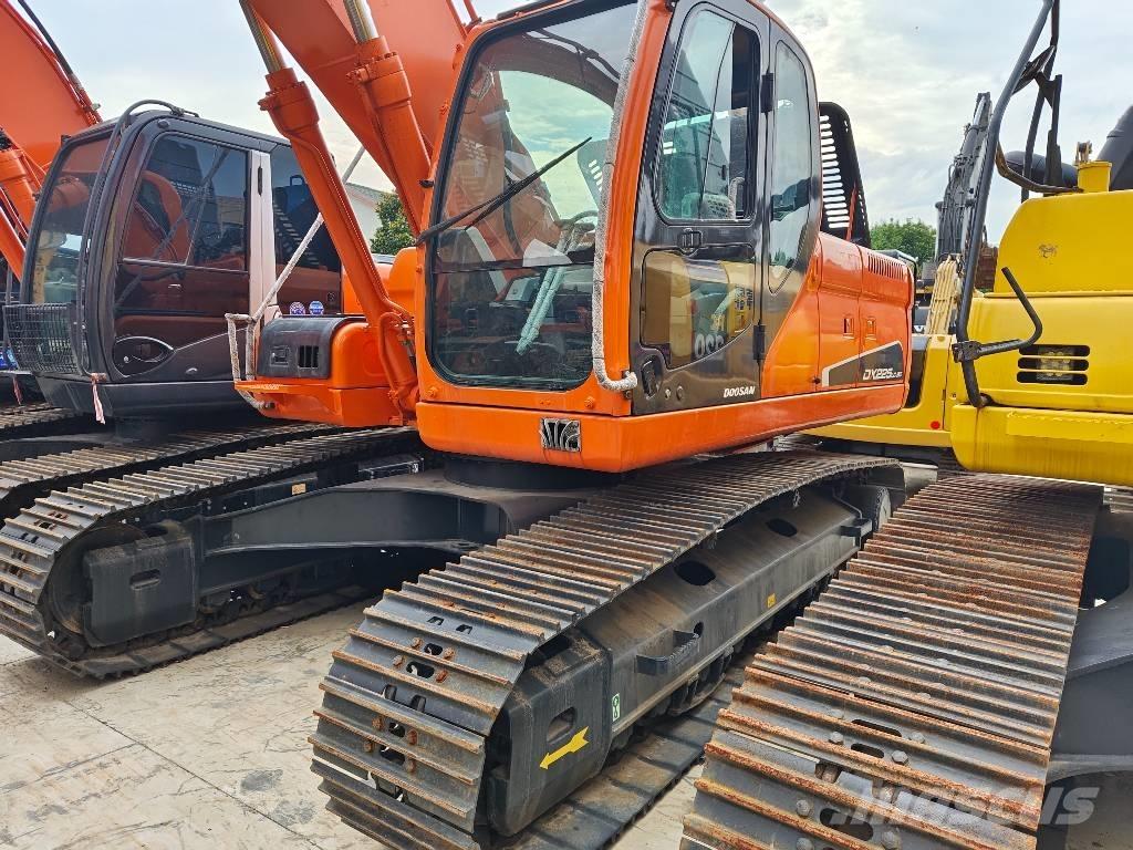 Doosan DX225LC-9C Roomikekskavaatorid