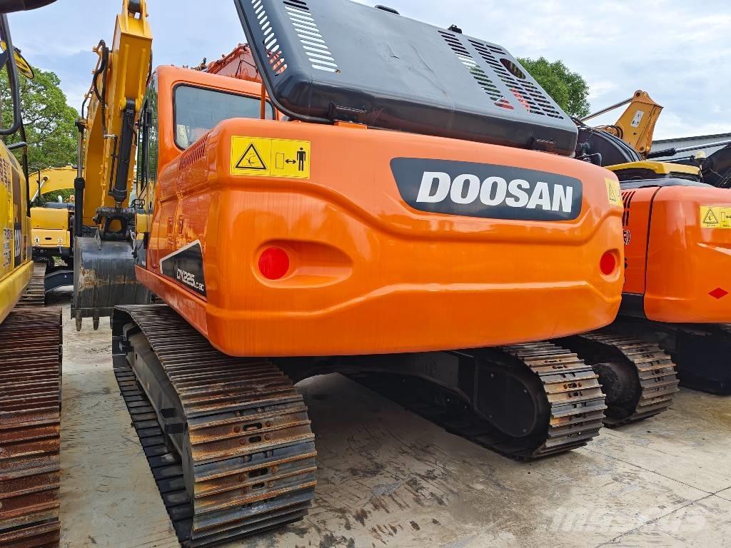 Doosan DX225LC-9C Roomikekskavaatorid