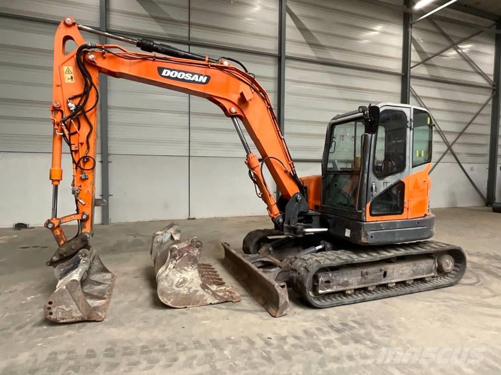 Doosan DX 80 R Väikeekskavaatorid 7t-12t
