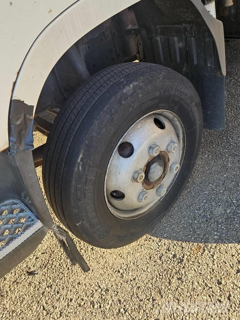 Jinwoo JW280 Auto korvtõstukid