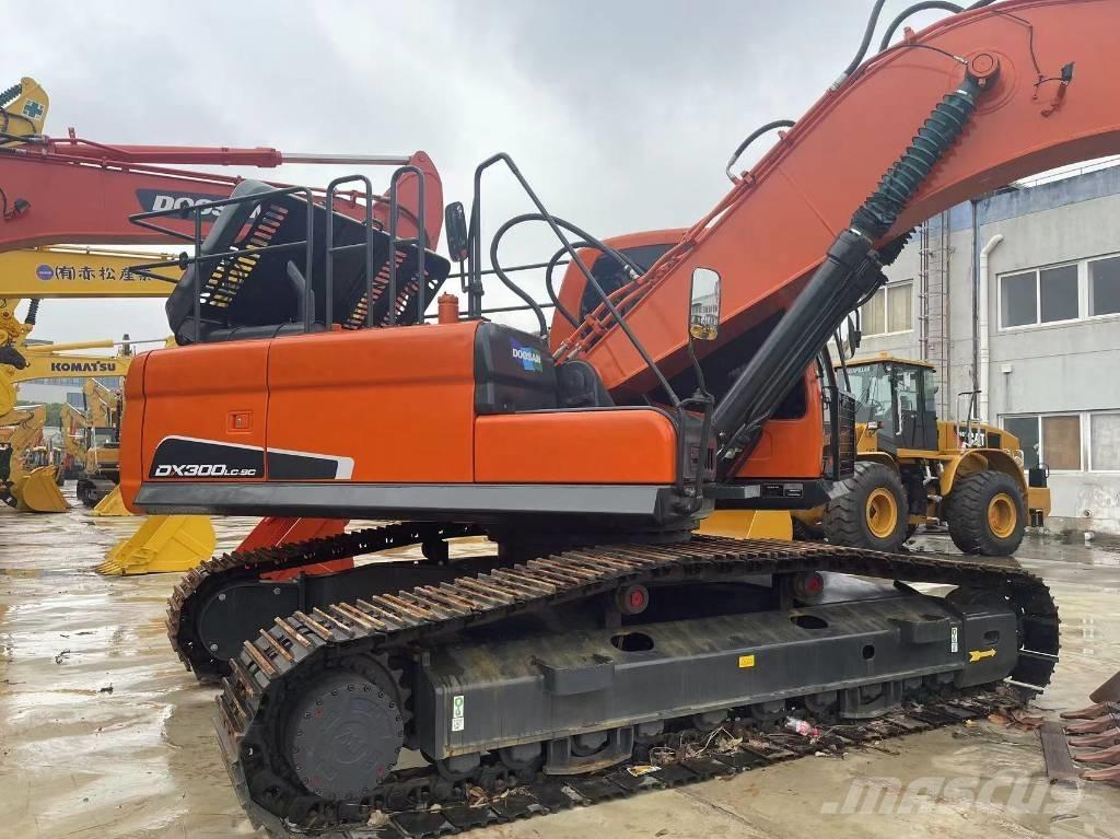 Doosan DX 300 LC Roomikekskavaatorid