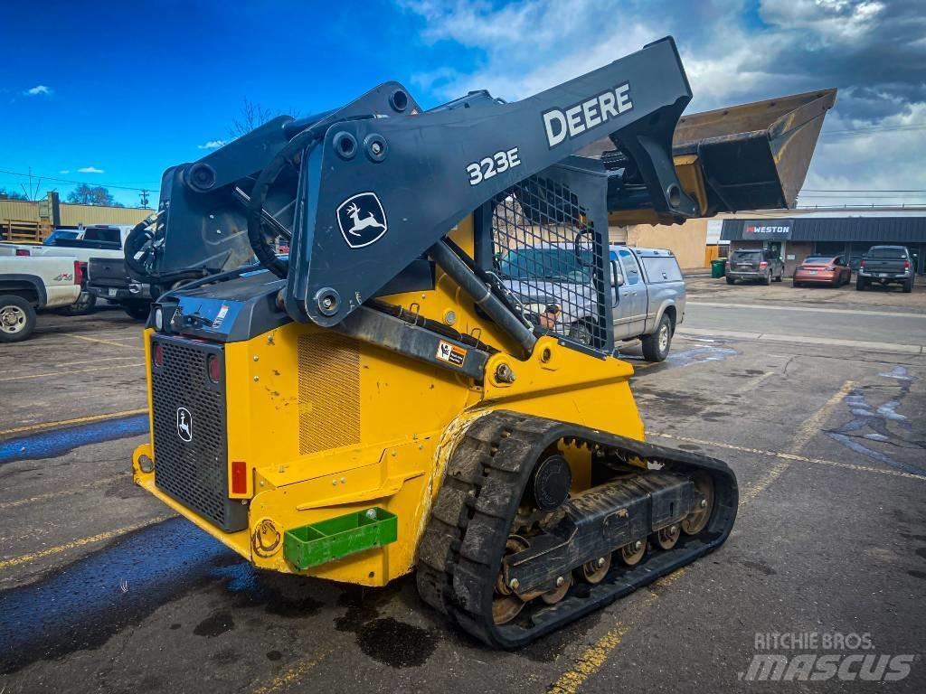 John Deere 323 E Kompaktlaadurid