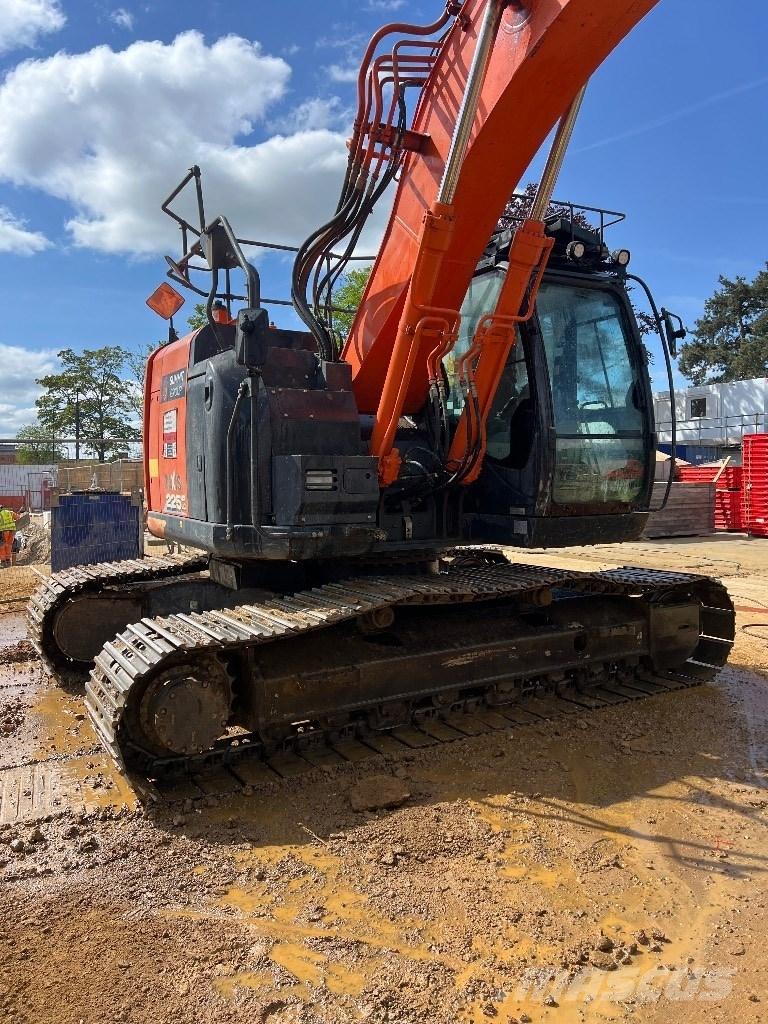 Hitachi ZX 225/6 Roomikekskavaatorid