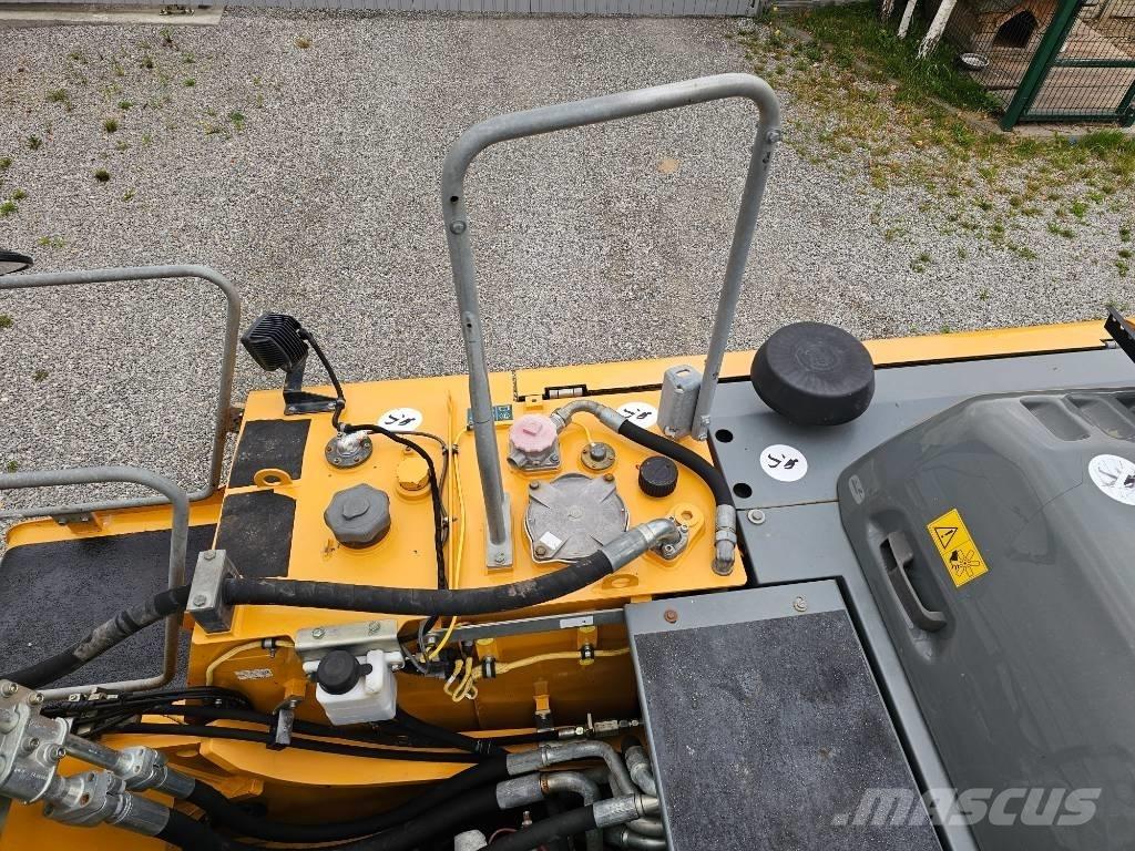 Liebherr R 922 Roomikekskavaatorid