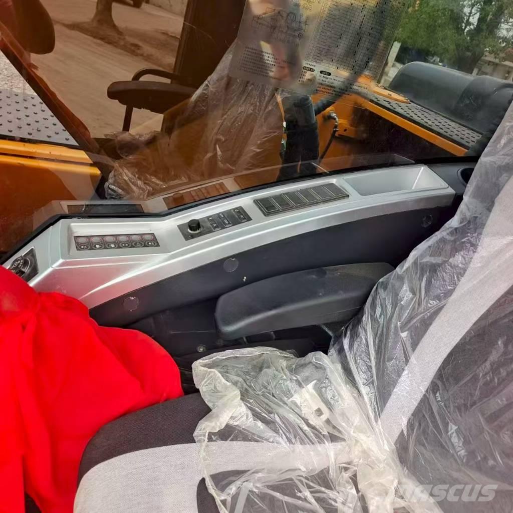 Hyundai 220LC-9S Roomikekskavaatorid