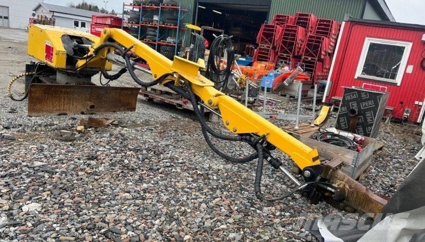 Brokk 330 Roomikekskavaatorid