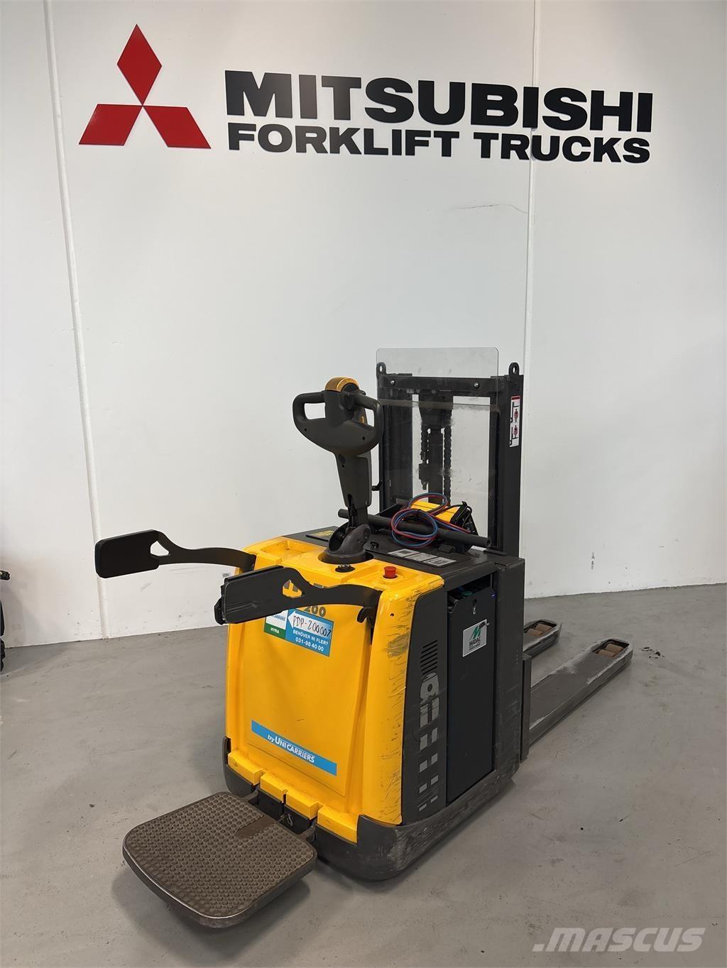 Atlet PDP200 Platvormiga virnastajad