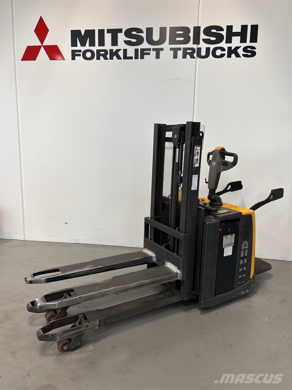 Atlet PDP200 Platvormiga virnastajad