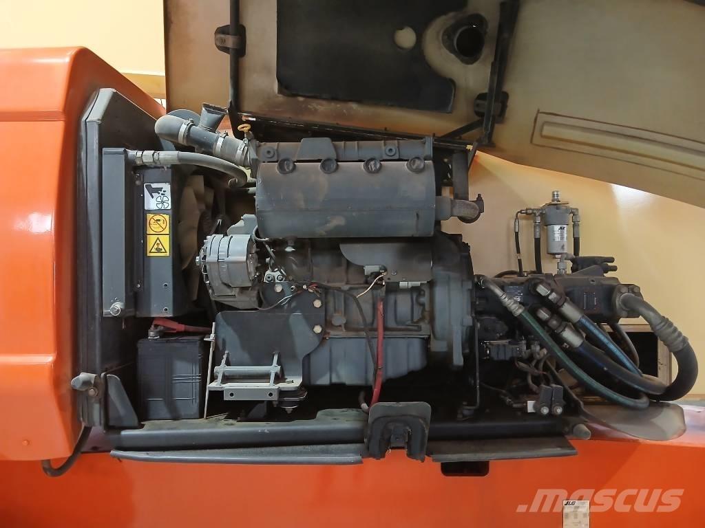 JLG 800 AJ Iseliikuvad poomtõstukid