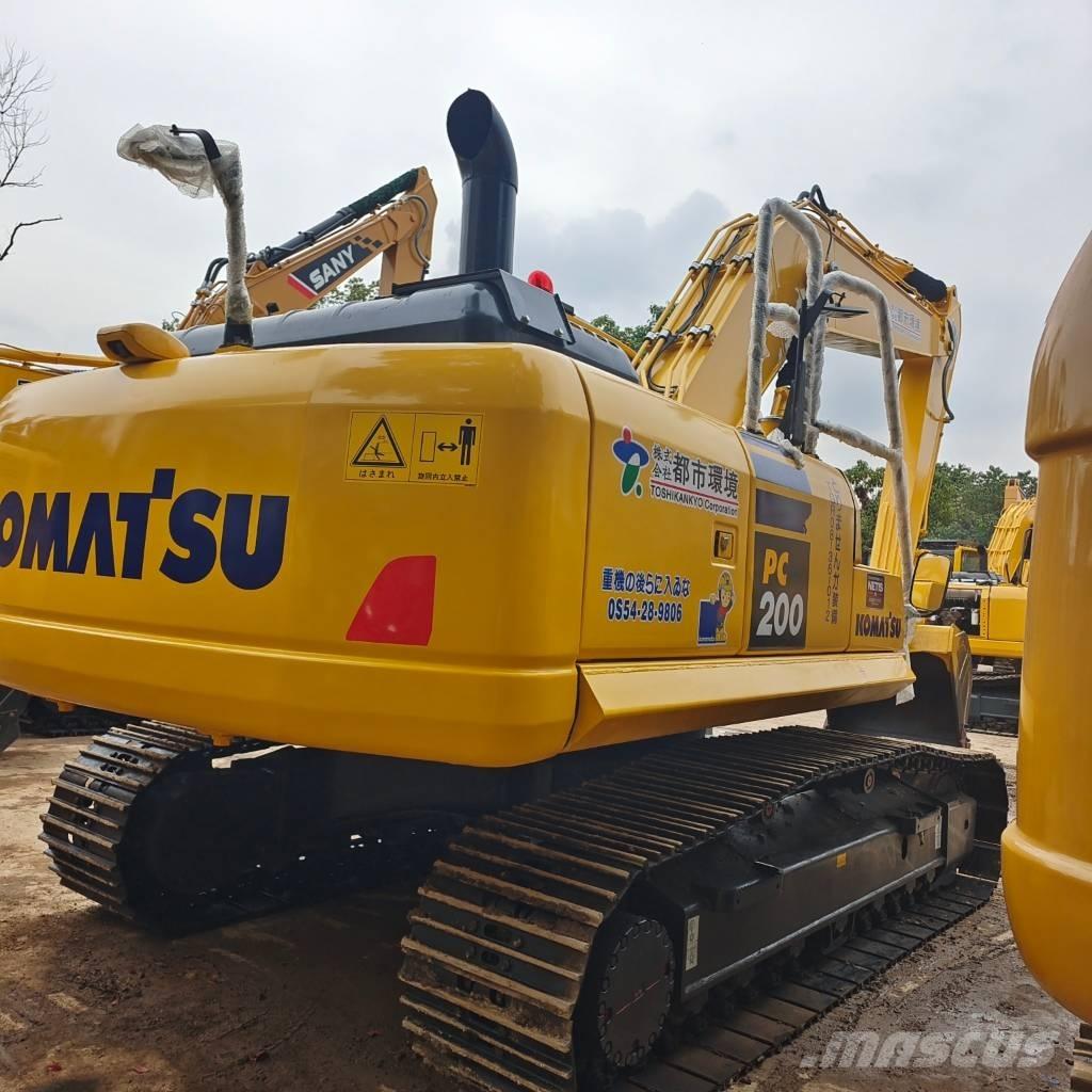 Komatsu PC 220-7 Roomikekskavaatorid