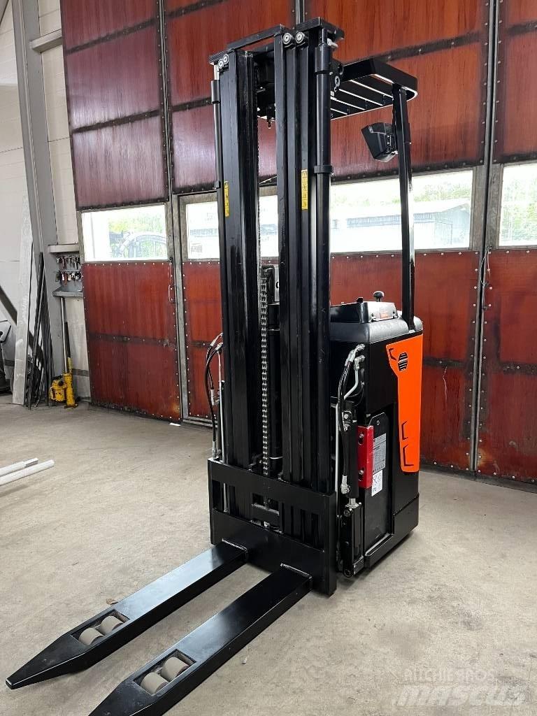 Rocla SST 16 AC Platvormiga virnastajad
