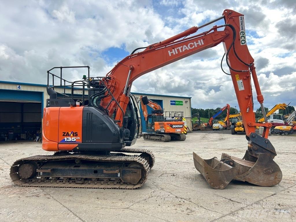 Hitachi ZX135 US-6 Roomikekskavaatorid