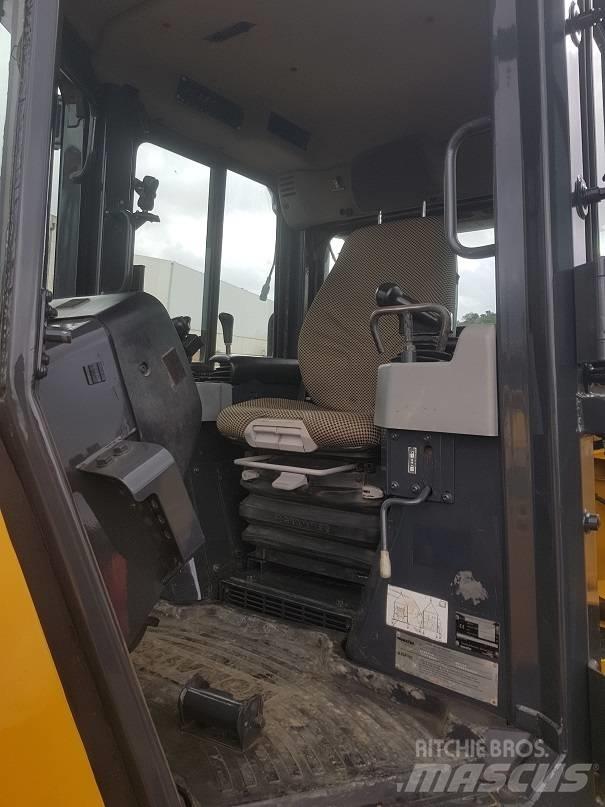 Komatsu D 51 EX-22 Buldooserid