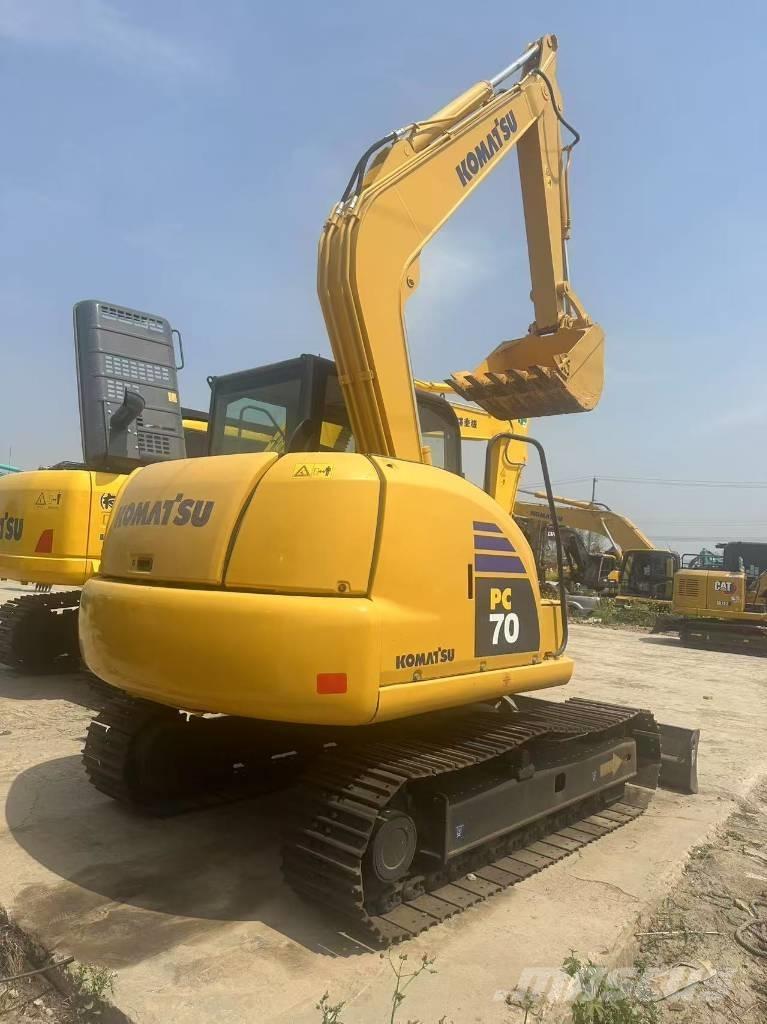 Komatsu PC 70 Roomikekskavaatorid