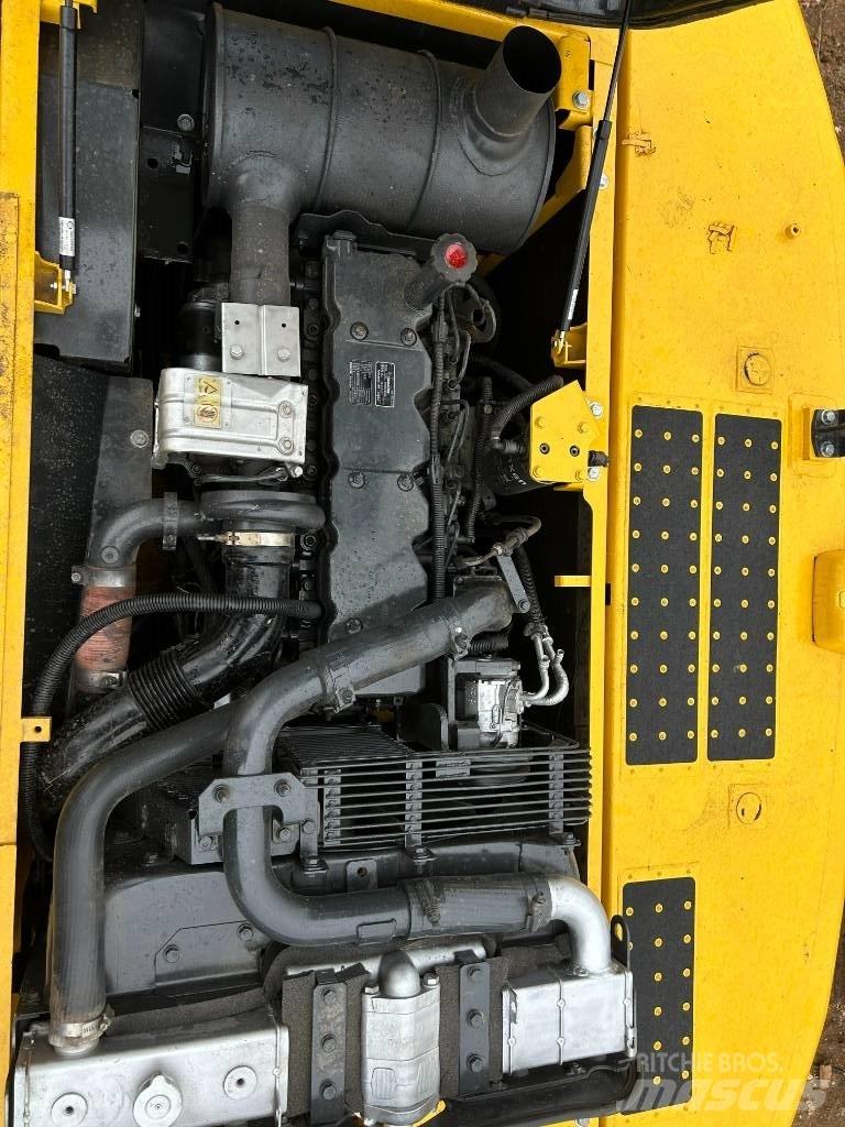 Komatsu 240-8 Roomikekskavaatorid