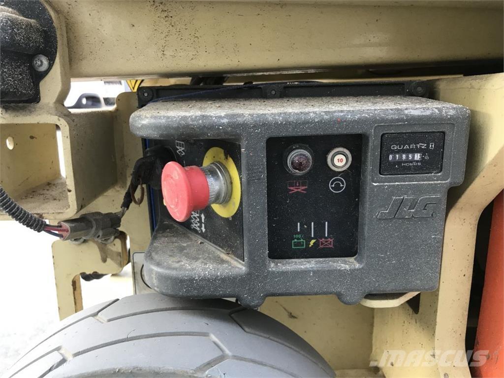 JLG 1930ES (1886) Käärtõstukid