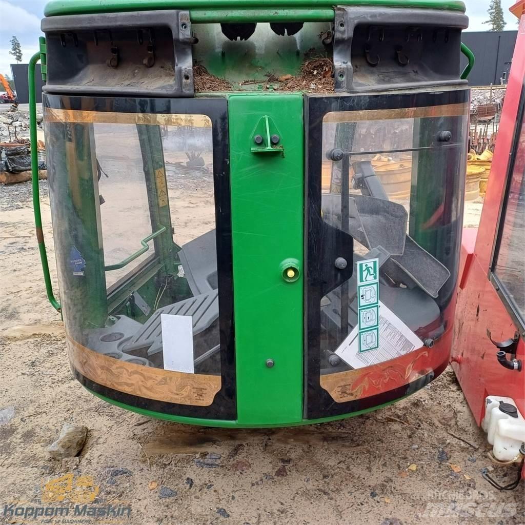 John Deere 1270e Kabiinid