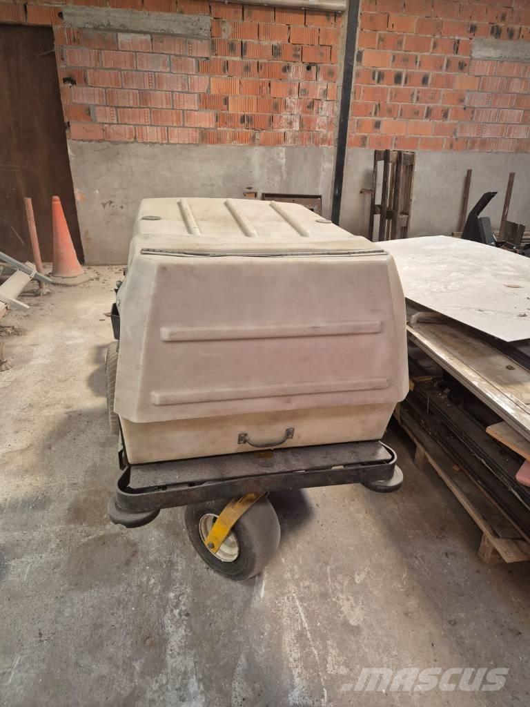 Walker Maaier 0 - pöörderaadiuse niidukid