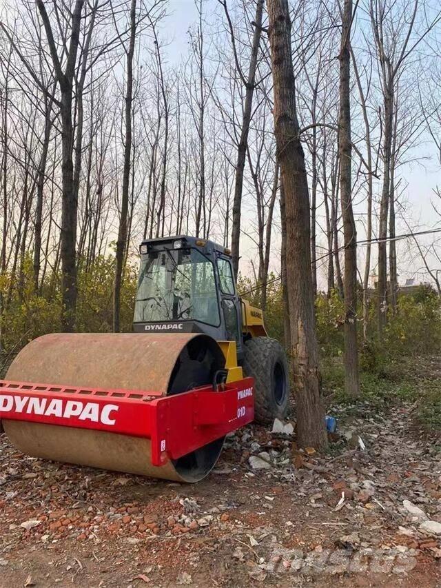 Dynapac CA301 Ühe trumliga rullid