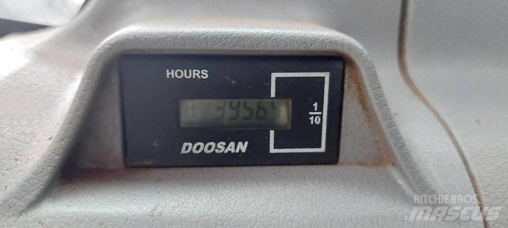 Doosan DX225LC-5 Roomikekskavaatorid