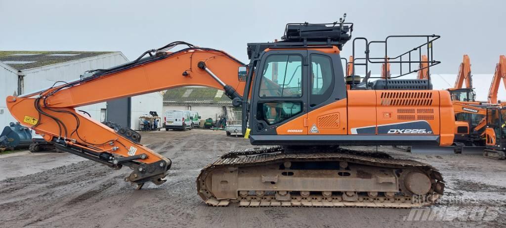 Doosan DX225LC-5 Roomikekskavaatorid