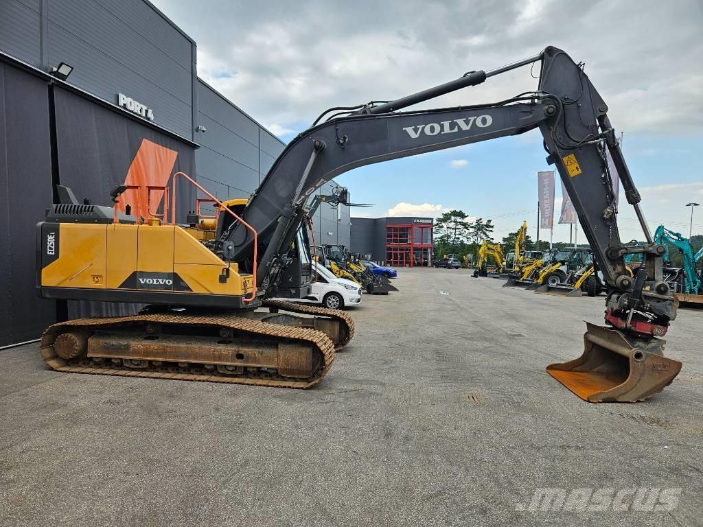 Volvo EC 250 EL Roomikekskavaatorid