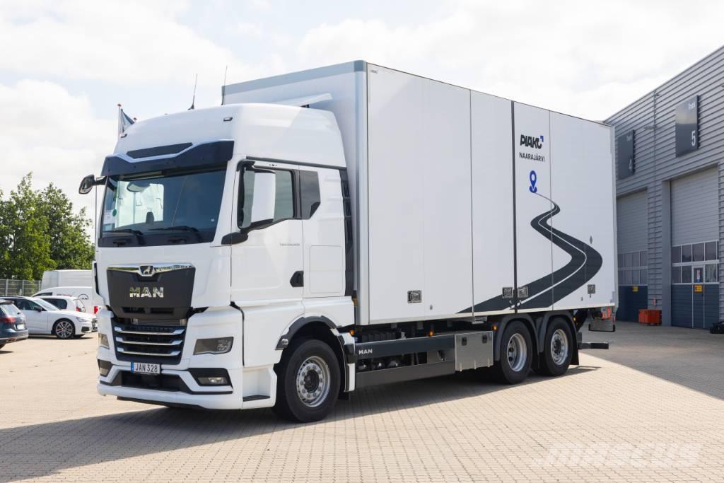 MAN TGX 26.520 6x2-4 Furgoonautod